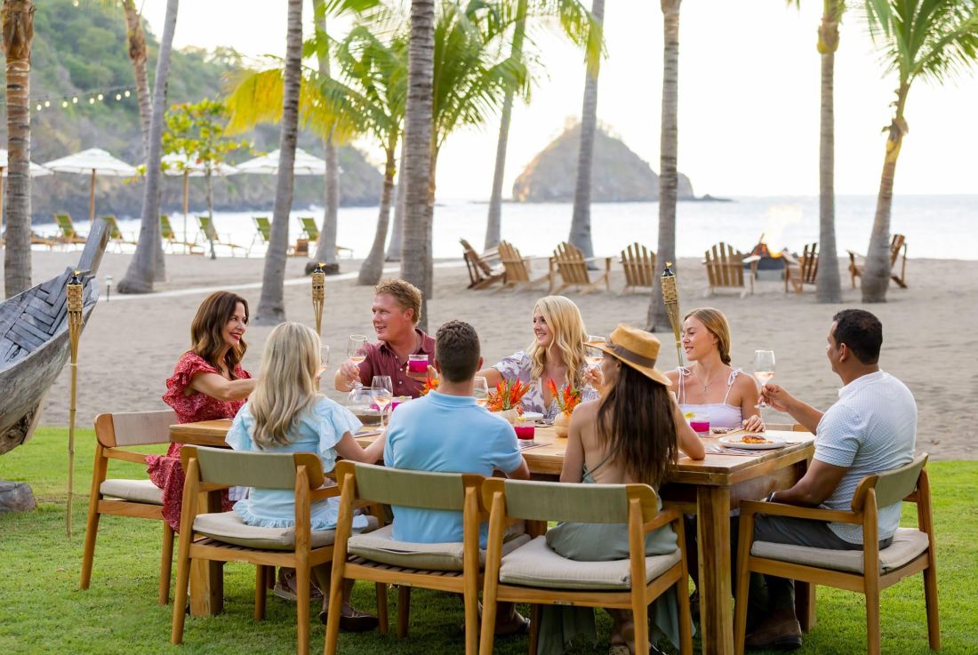 Luxurious beach front dining 2